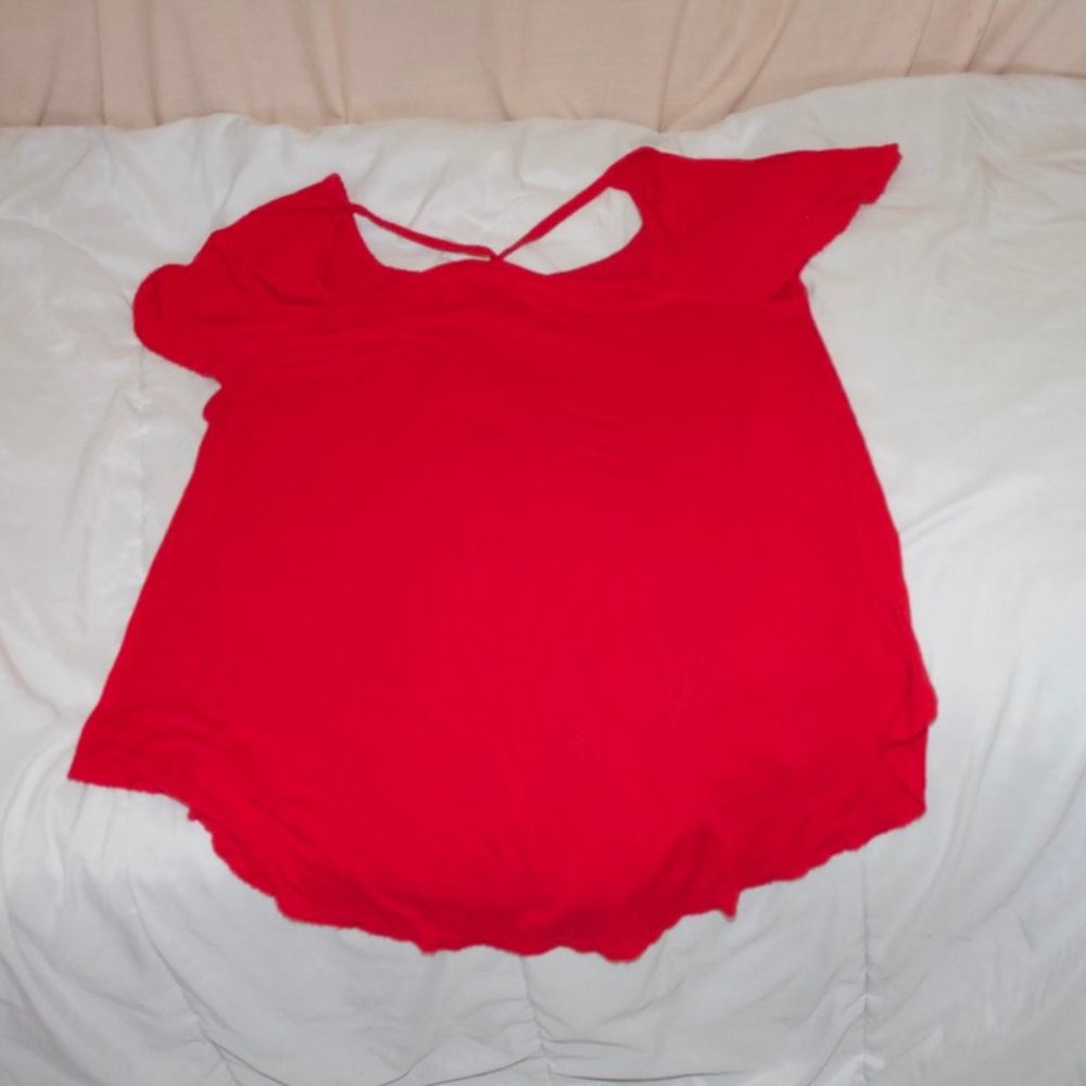 Red Flowy Light Top - Picture 4 of 4